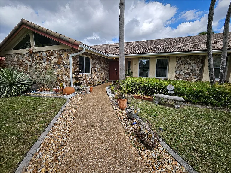 197 NW 113th Way — Photo 6