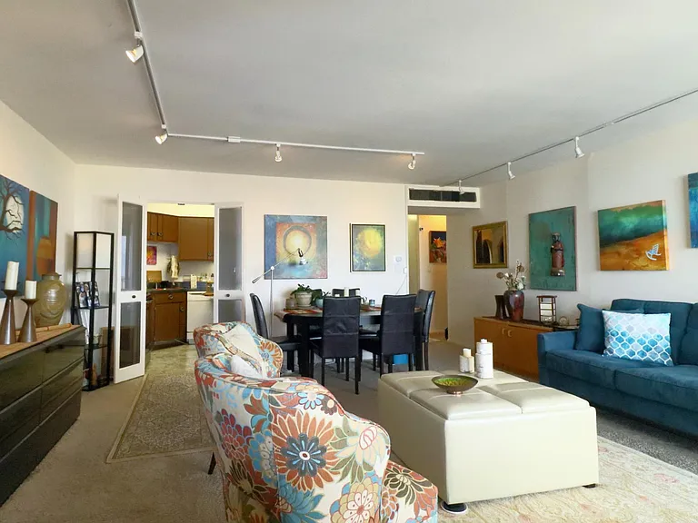 6033 N Sheridan Rd #24M — Photo 1
