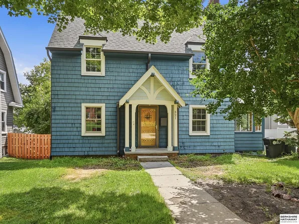 321 S 51st St, Omaha, NE 68132