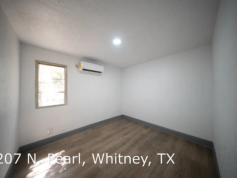 207 N Pearl St — Photo 7