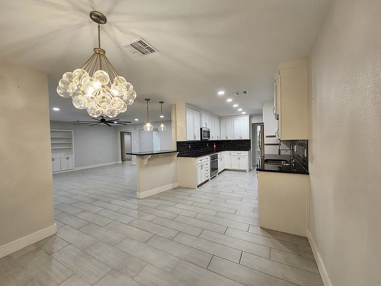 3300 Durant Dr — Photo 24
