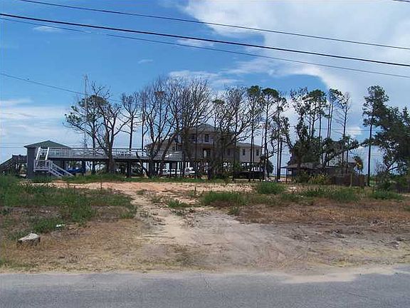 5th image of 2661 Bay St