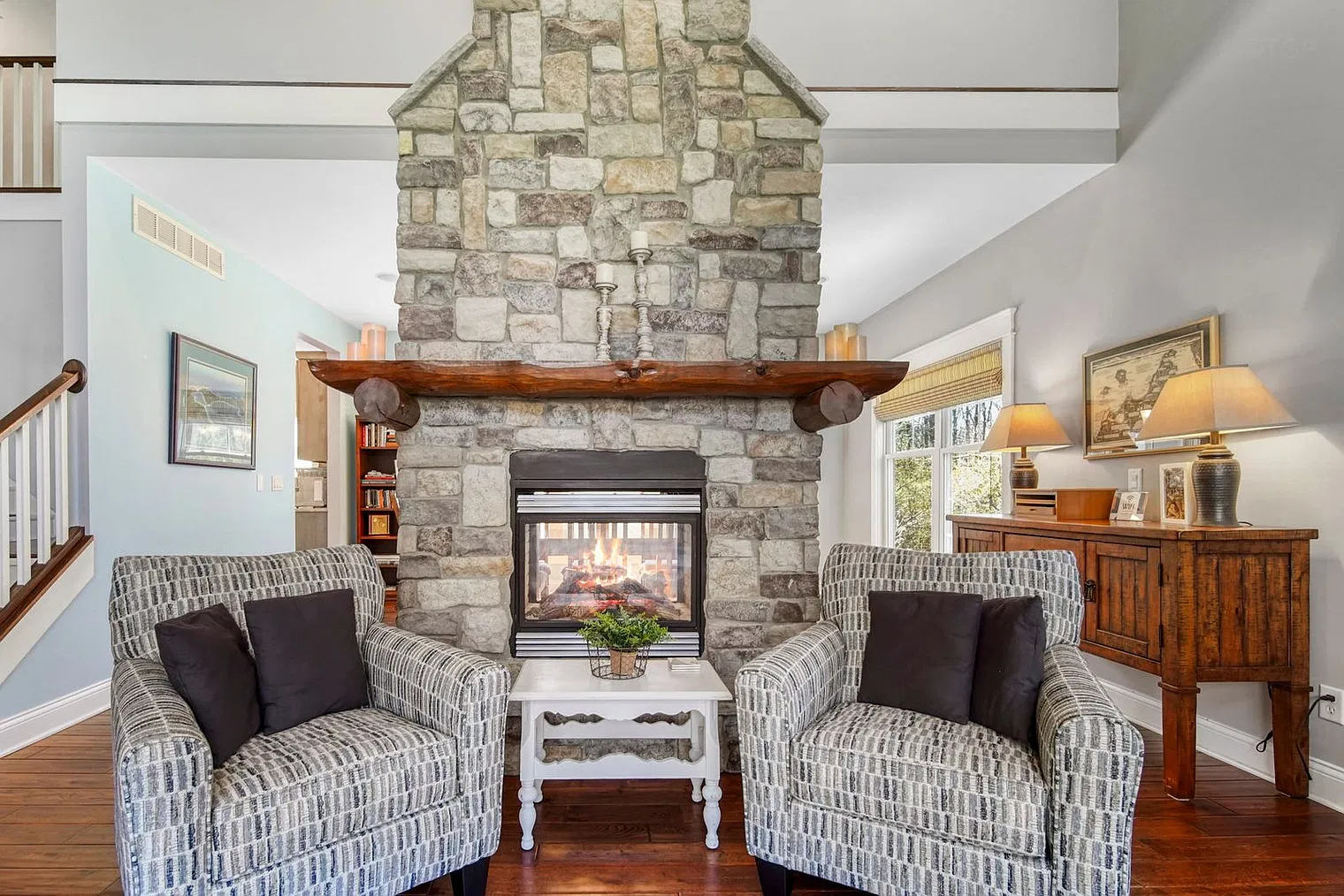 5 bed, 3.0 bath, 3358 sqft, $7,539 — Photo 2