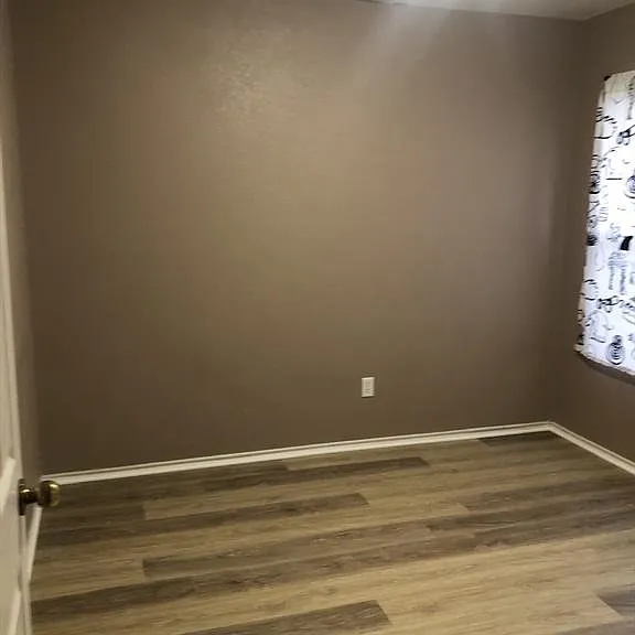 211 Woodley Rd — Photo 11
