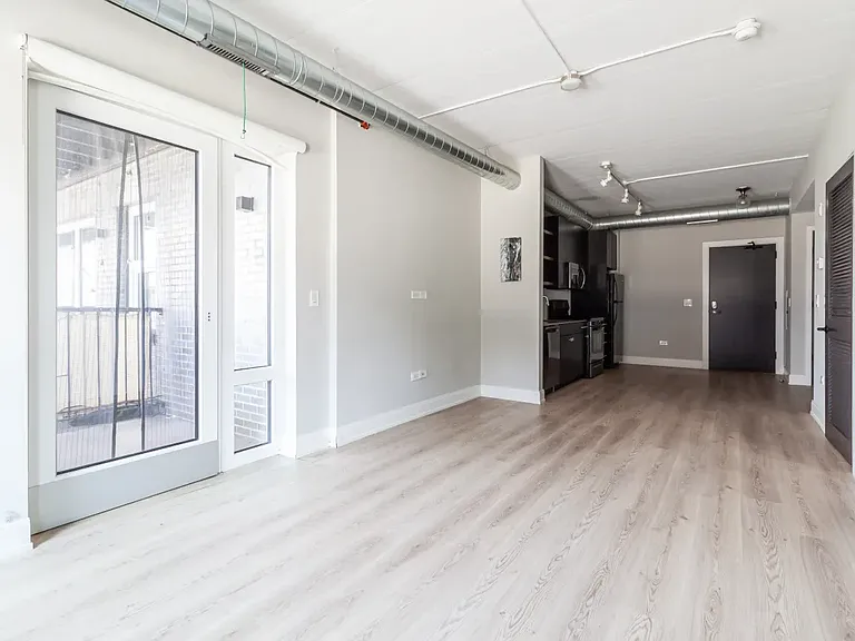 1043 W Belmont Ave #403 — Photo 10