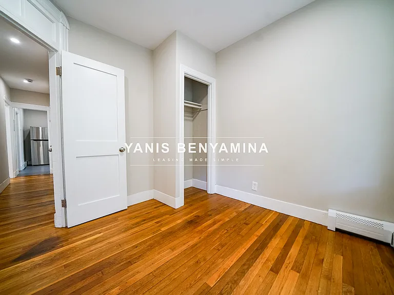 568 Green St #2 — Photo 4