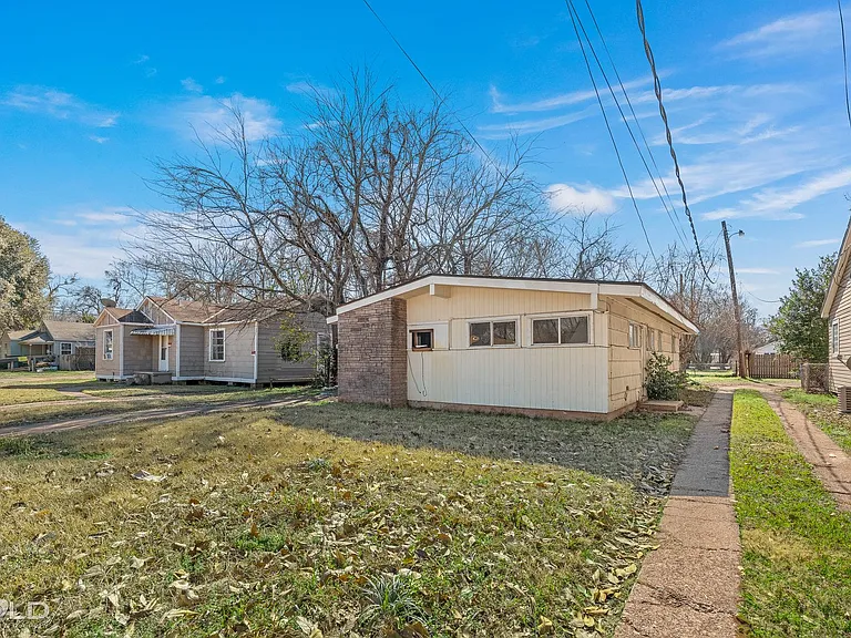 2560 Lamar St — Photo 5