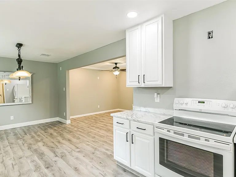 207 Woodvale Dr — Photo 15