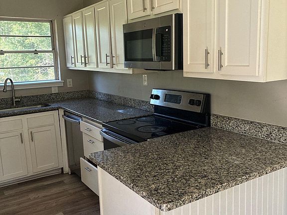 3rd image of 828 Martinwood Ln