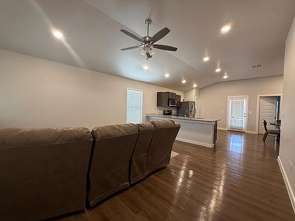 2nd image of 6209 Poppy Dr