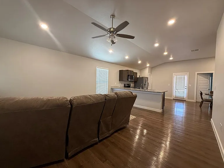 6209 Poppy Dr — Photo 2