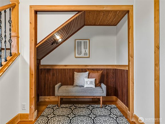 4th image of 1145 Blaine Street