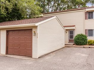 372 McKnight Rd S, Maplewood, MN 55119