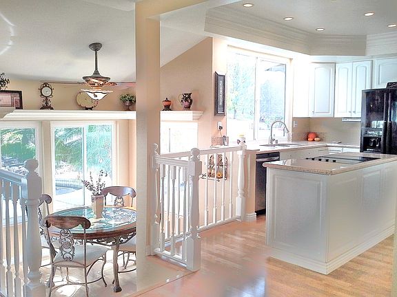 Kitchen & nook from familrm