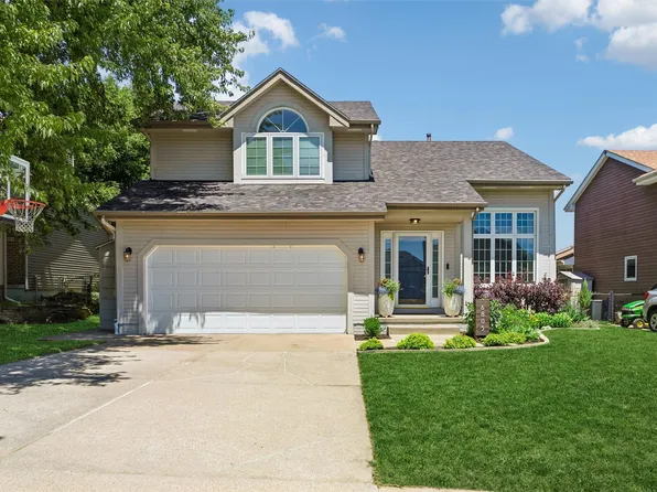 6805 Brookview Dr, Urbandale, IA 50322