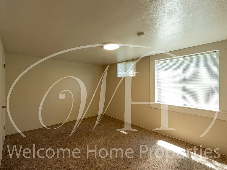 43 NE Ash Ave — Photo 9