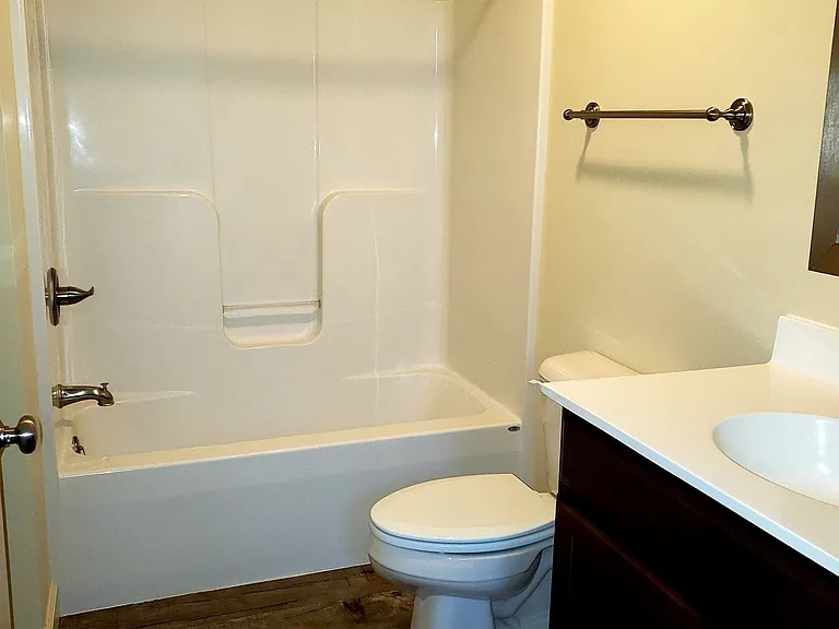 1740 Chestnut St — Photo 29