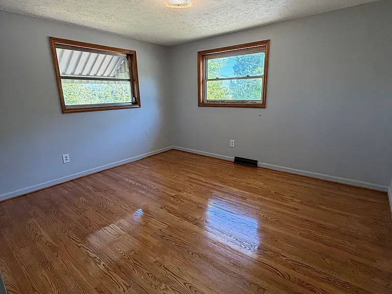 639 Holbrook St — Photo 10
