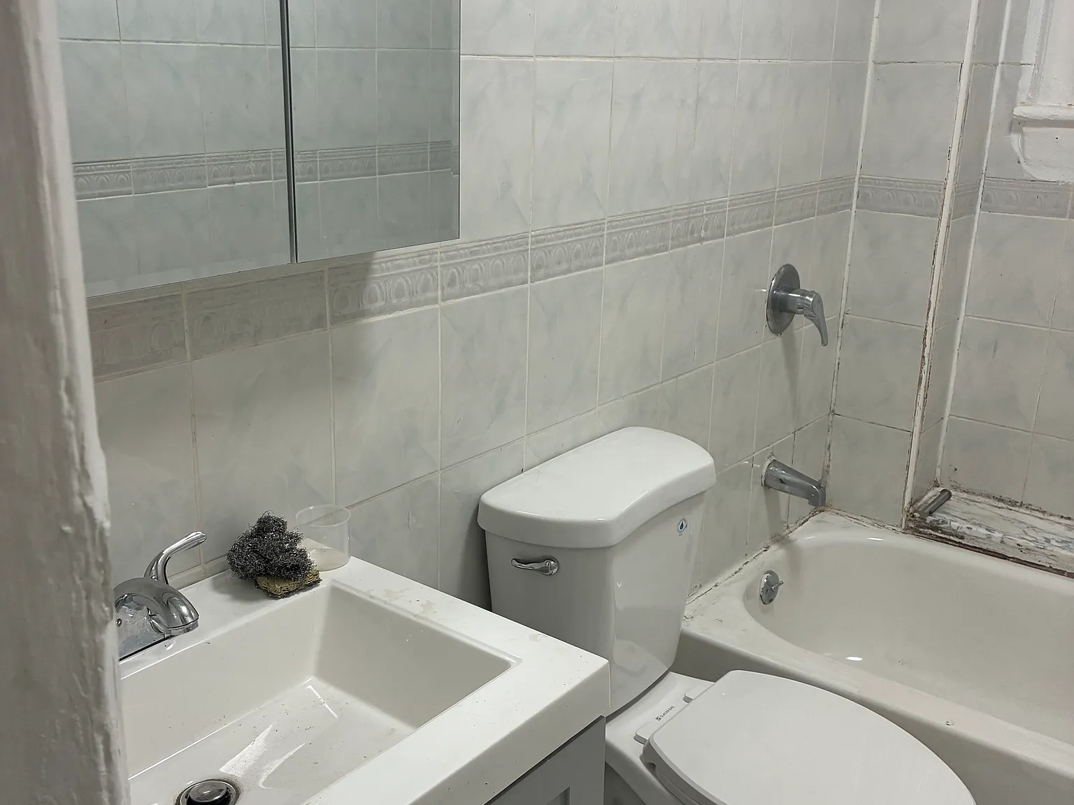 4 bed, 2000 sqft, $2,400 — Photo 2
