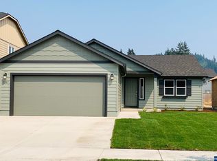 2307 Cheadle Lake Ct, Lebanon, OR 97355