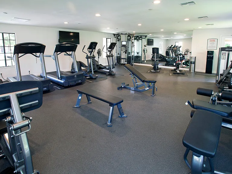 Club Pacifica Apartments — Photo 7