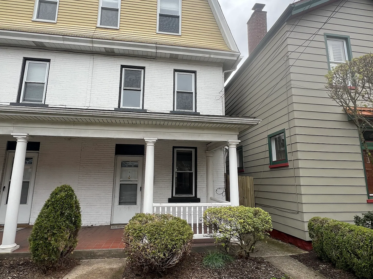 3 bed, $1,050 — Photo 1