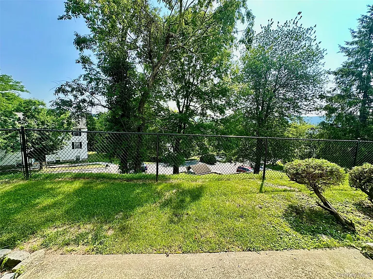 25 Lexington Hl #8 — Photo 12