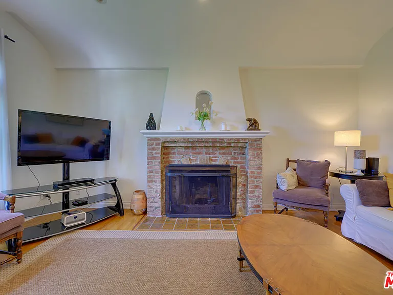 8704 Ashcroft Ave — Photo 5