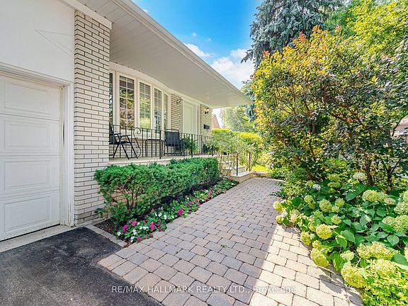3rd image of 17 Wellesbourne Cres