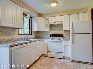 1100 SW Harrier Cir APT 1, Oak Harbor, WA 98277