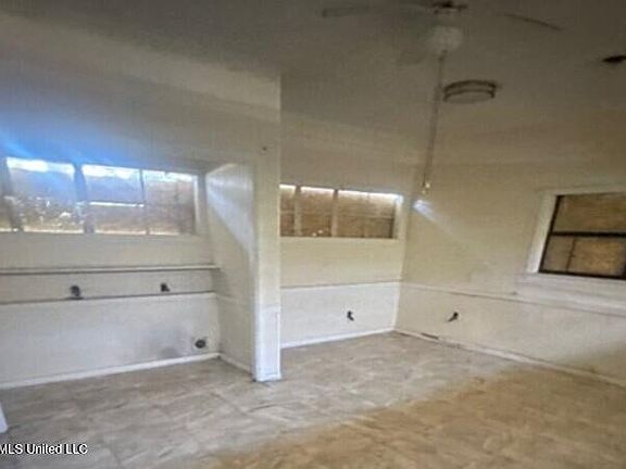 5th image of 308 Alta Woods Blvd