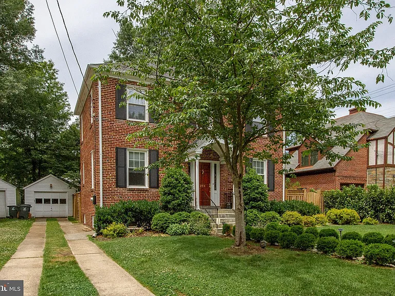 204 S Ivy St — Photo 2