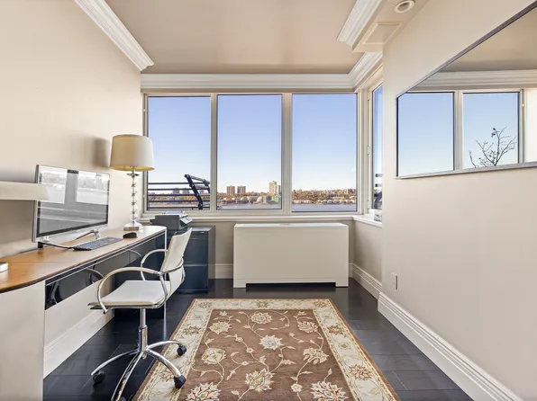 120 Riverside Boulevard image 15 of 18