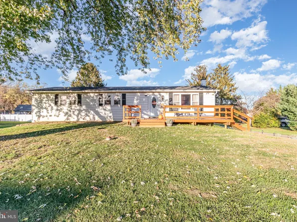 33 Mount Airy Rd, New Providence, PA 17560