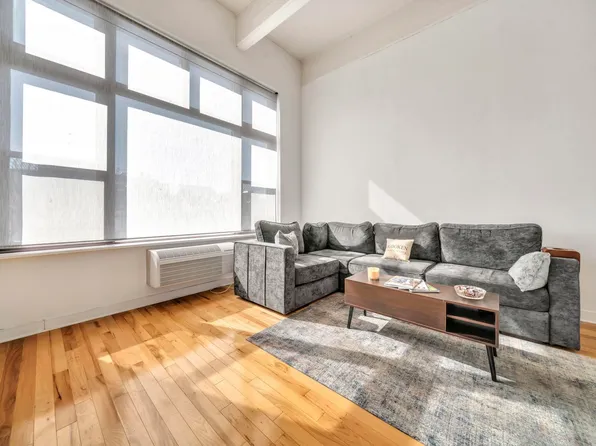 1500 Hudson Street image 3 of 27