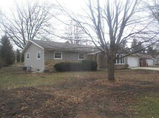 N8360 Parkview Dr, Ixonia, WI 53036