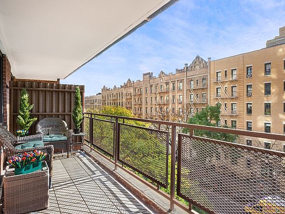 4th image of 505 E 79th St APT 5L