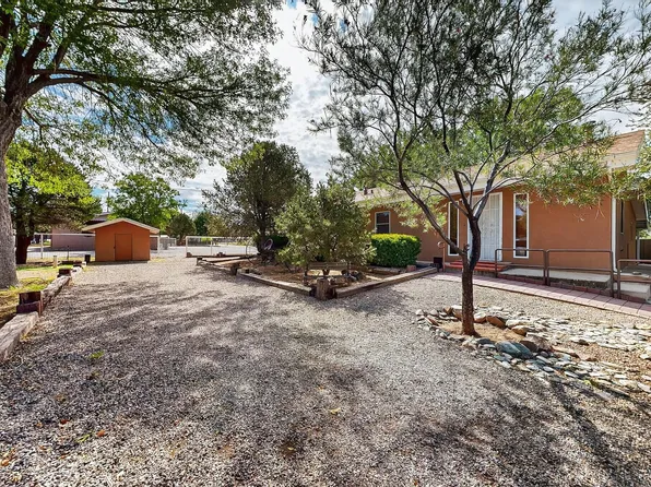 3 Orona Rd, Los Lunas, NM 87031