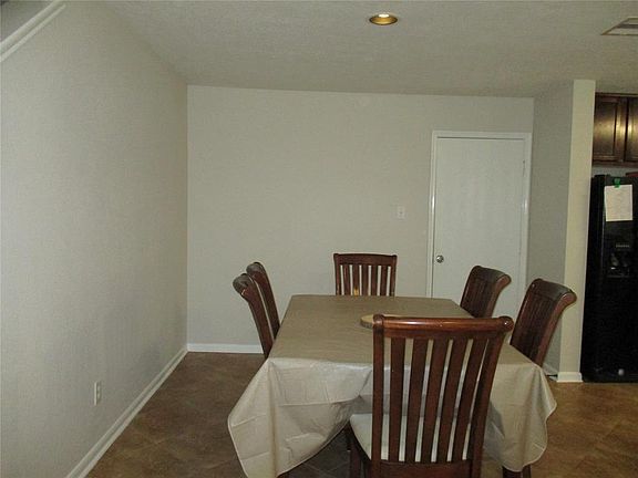 5th image of 318 Silky Leaf Dr