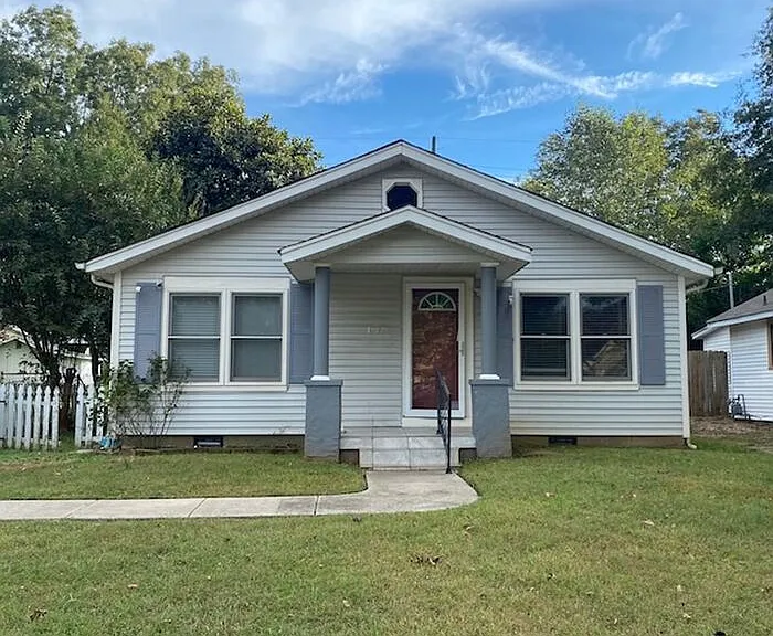 1112 Wellman Ave NE — Photo 1
