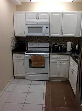 2nd image of 919 Hillcrest Dr APT 211
