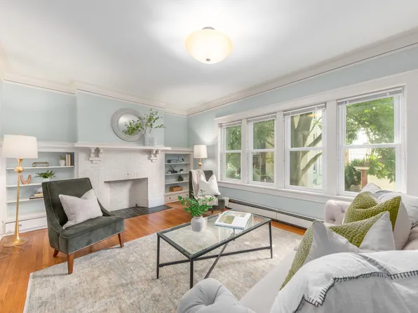 2117 North Summit AVENUE #102, Milwaukee, WI 53202