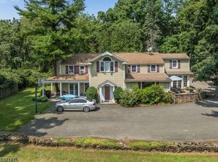 2 Dove Hollow Ln, Hampton, NJ 08827