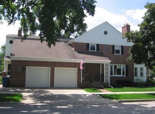 194 W Eggleston Ave, Elmhurst, IL 60126
