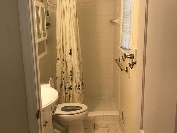 4th image of 4049 Laynewood Cir
