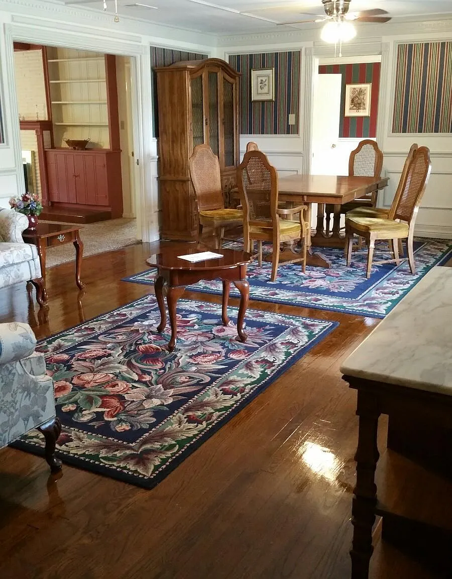 3 bed, 2400 sqft, $2,800 — Photo 2