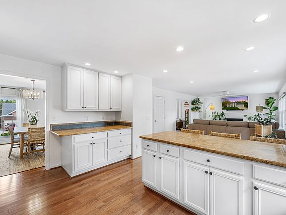 5th image of 8 Westbrook Ln
