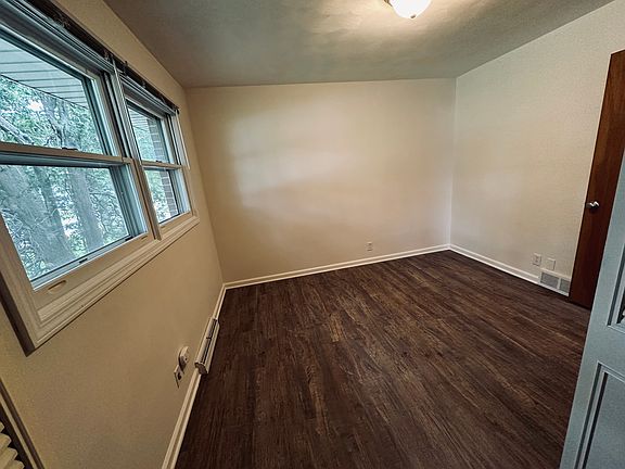 2nd image of 2940 Thayer Ave