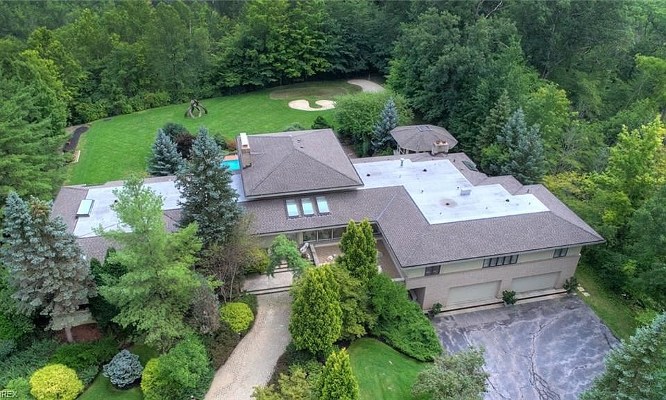 1st image of 100 Mountain View Dr