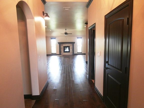 3rd image of 1104 Remington Ct